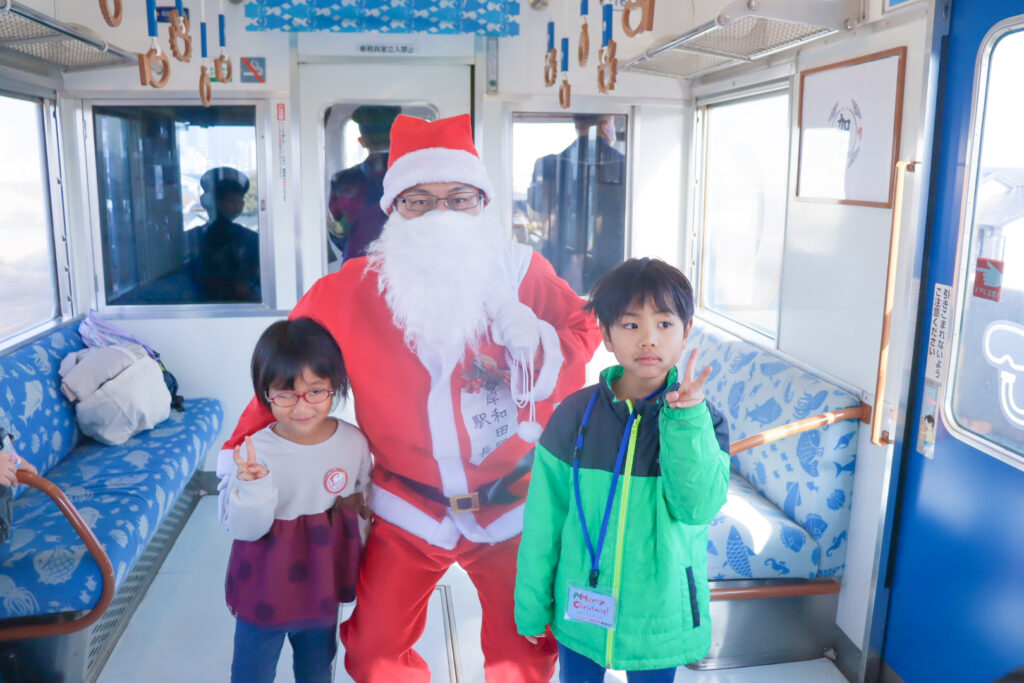 電車でサンタさんに会える！クリスマス特別ツアーレビュー