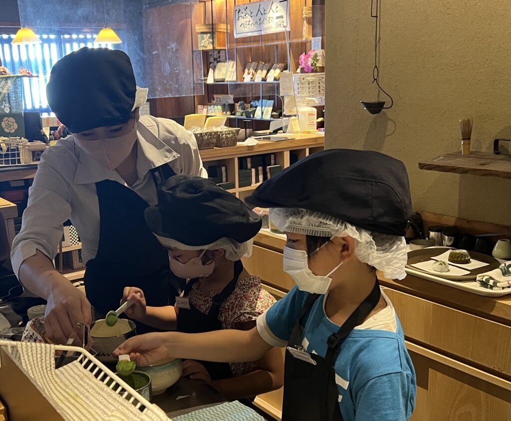 【開催終了】和カフェの店員さんになっておいしいお茶でおもてなし体験をしよう！