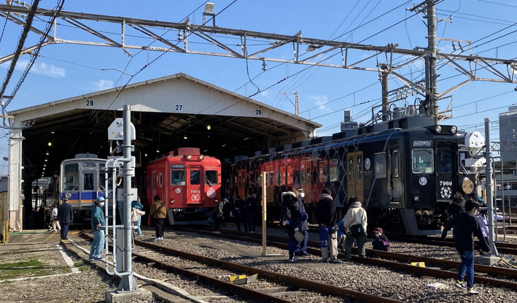 【開催終了】和歌山車庫見学会「めでたいでんしゃ」で洗車体験!!