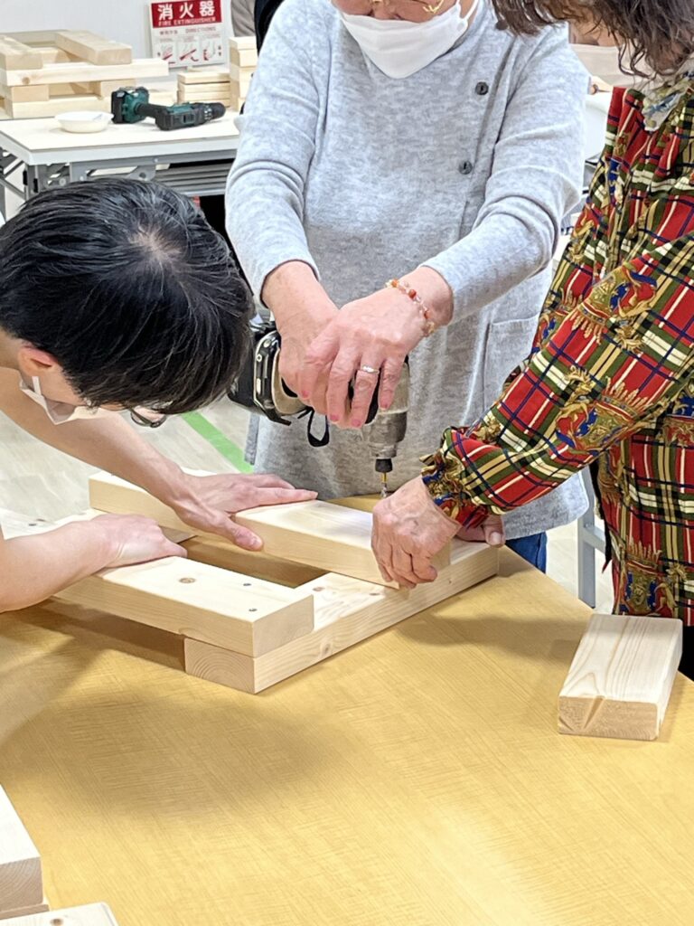 42.地域で育った木と最新技術でつくる木育ワークショップ