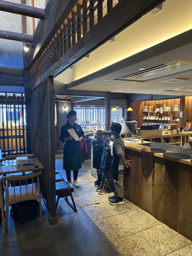 和カフェの店員さんになっておいしいお茶で<br>おもてなし体験をしよう！<br>パンフレットNo.15